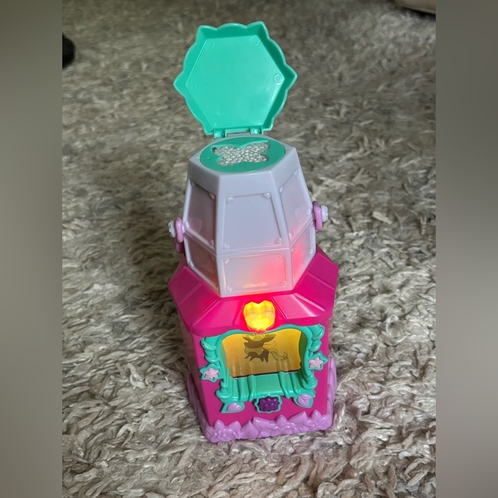Got 2 Glow Fairy Pet Finder Interactive Lantern Toy Lights Sounds WowWee 2021 - Picture 4 of 9